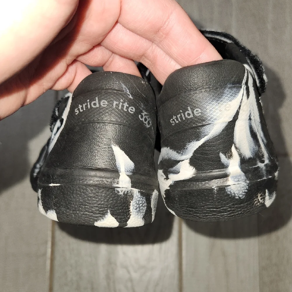 2/$10 Kids Stride Rite - Picture 2 of 6